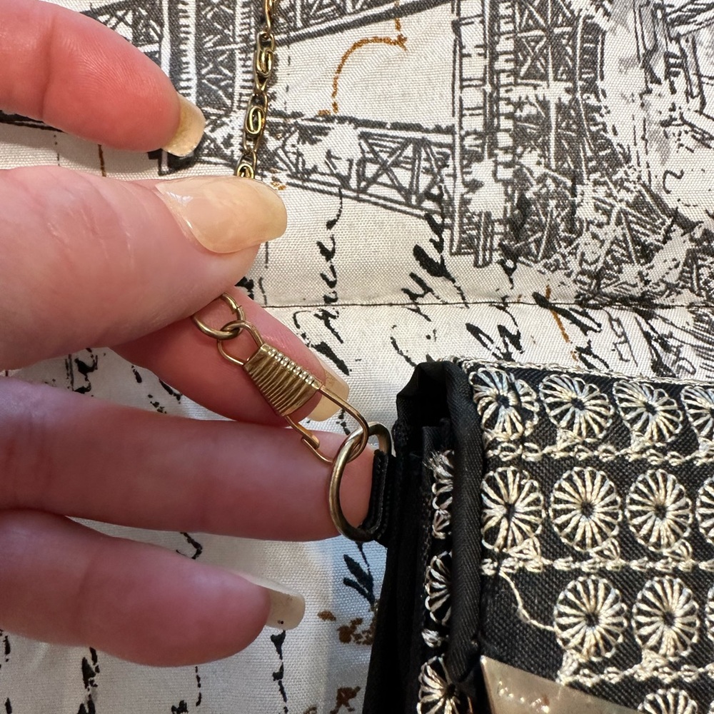 Mexican Artisan Embroidered Clutch - Picture 7 of 8